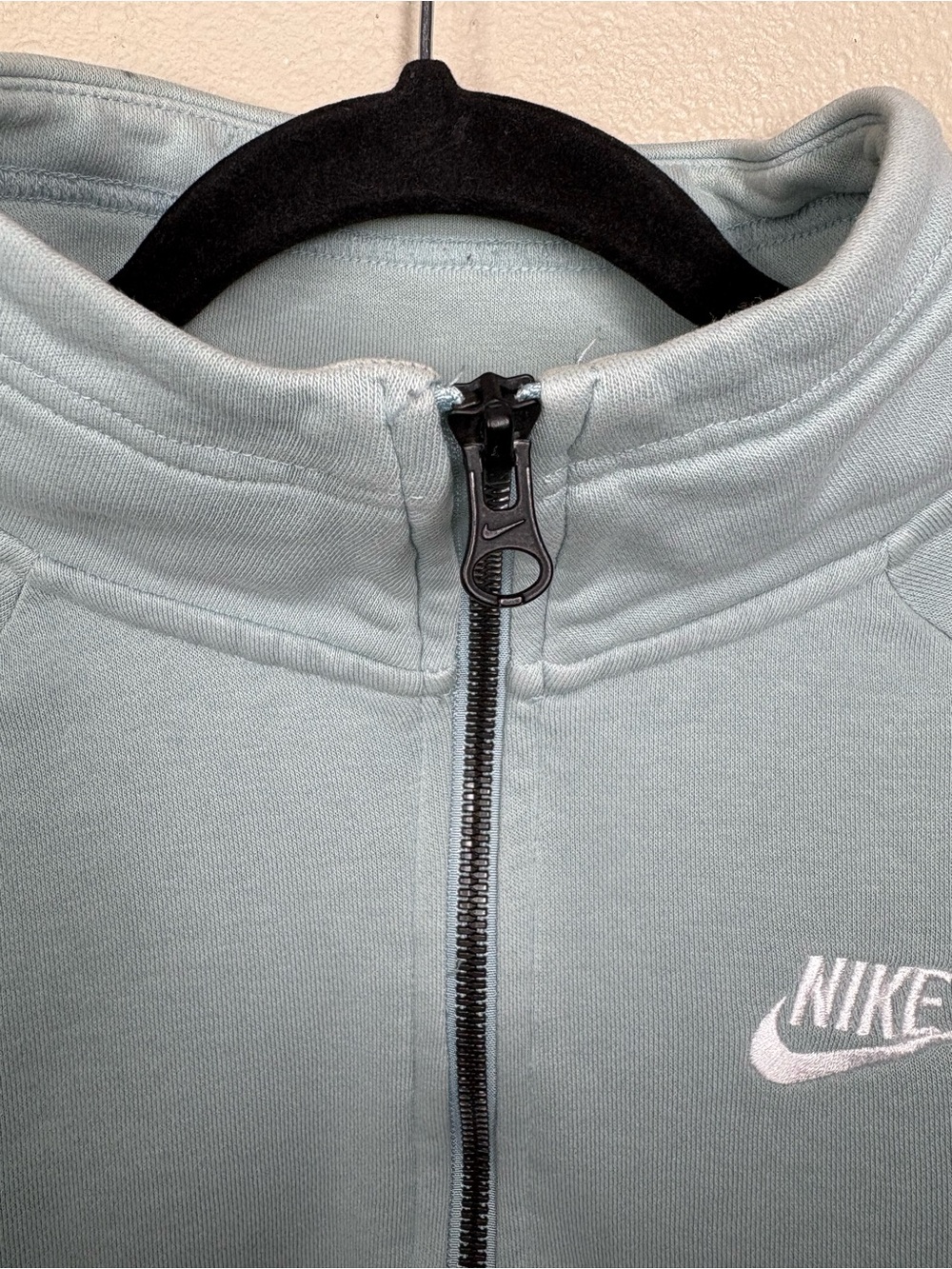 NIKE Women’s- Pull Over-Size: Small-Soft Mint - Picture 3 of 6
